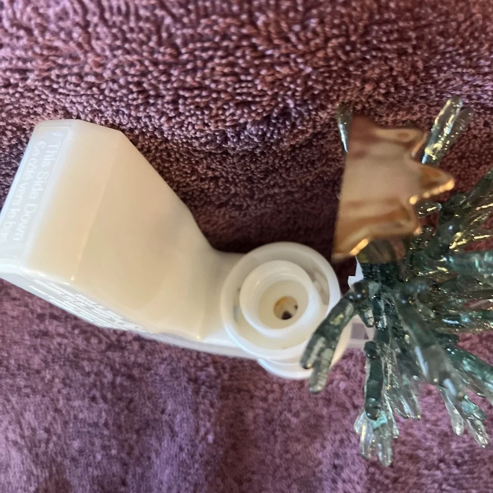 Bath & Body Works Natural Pine Tree Nightlight Wallflower Diffuser Plug-In - Picture 9 of 10
